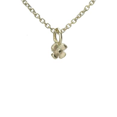 Hanger met klein bloemetje