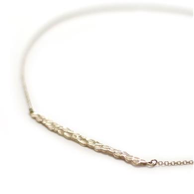 Drop-shaped intermediate piece between necklace