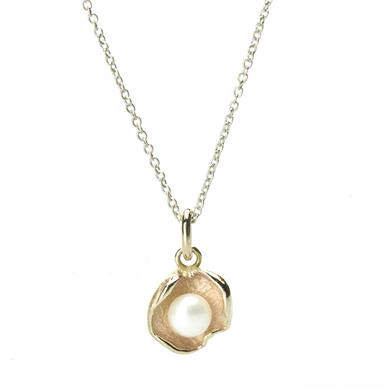 Gold pendant with freshwater pearl - Wim Meeussen Antwerp
