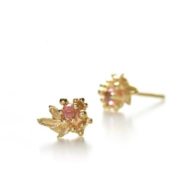 earring with flower and tourmaline in gold
