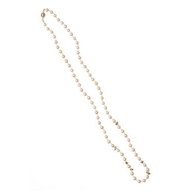 Pearl necklace with details in gold