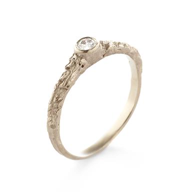 Engagement ring solitaire with rough structure - Wim Meeussen Antwerp