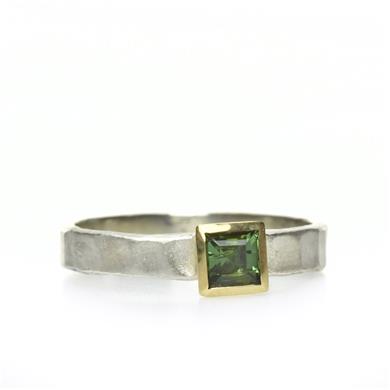 Ring in silver with tourmalin in gold