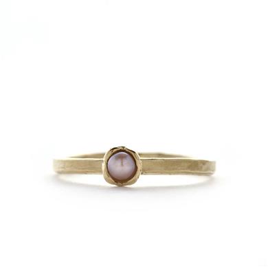 Fine ring with freshwater pearl - Wim Meeussen Antwerp