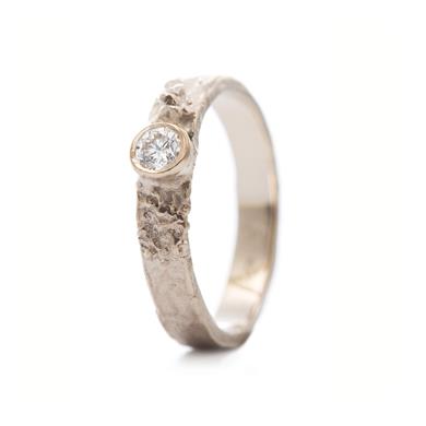 Solitaire en or avec diamant à structure ruguese - Wim Meeussen Anvers