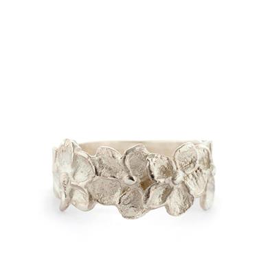 Ring with floral pattern
