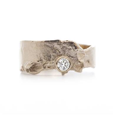 Asymmetrische ring met diamant - Wim Meeussen Antwerpen