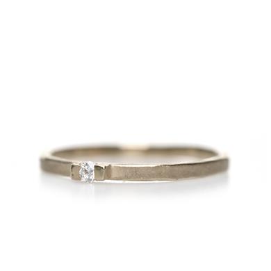 Fine engagement ring with diamond