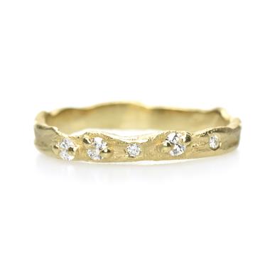 Fine ring with diamonds