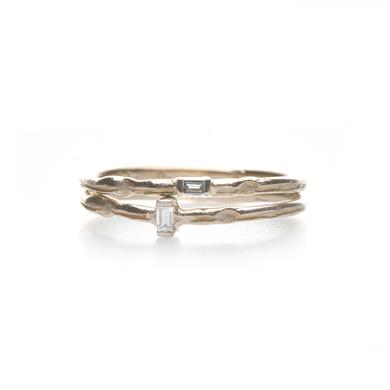 Bague fine en or avec baguette diamant - Wim Meeussen Anvers