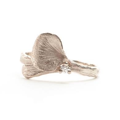thin ring in white gold with little leaf - Wim Meeussen Antwerp
