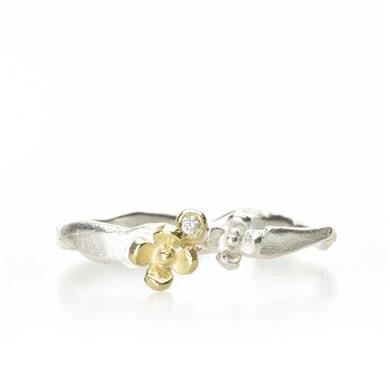 Floral ring with diamond and little flower