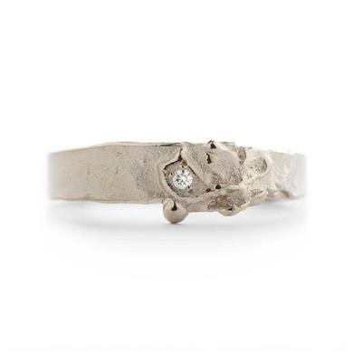 Bague en or avec structure grossière et diamant - Wim Meeussen Anvers