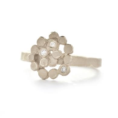 Ring in white gold