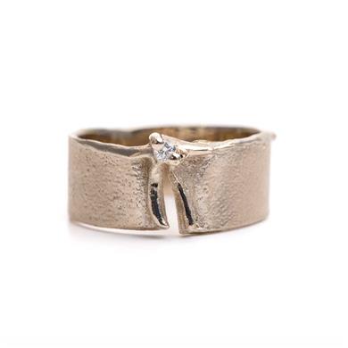 Golden ring with diamond