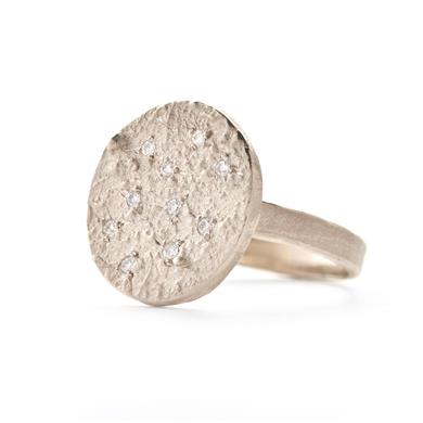 Statement ring with rough texture - Wim Meeussen Antwerp
