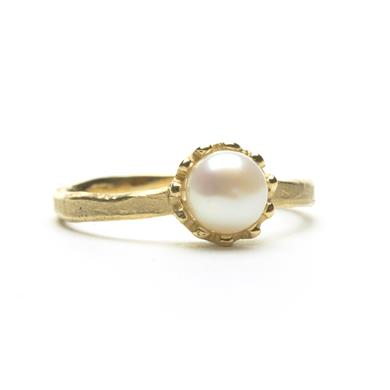 Fine ring with freshwater pearl - Wim Meeussen Antwerp