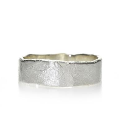 Silver ring with hammered structure