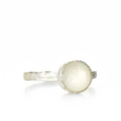 Mother's milk ring with a round setting - Wim Meeussen Antwerp