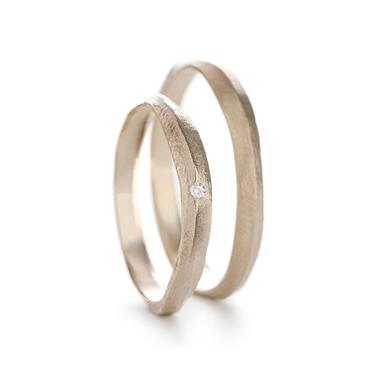 Fine subtile wedding rings
