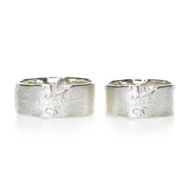 Brede trouwring in zilver met subtiele structuur