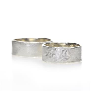 Wide wedding band in silver with fingerprint