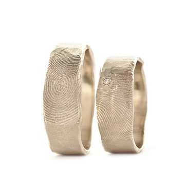 Wedding rings with fingerprint