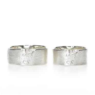 Wide silver wedding bands with subtle structure - Wim Meeussen Antwerp