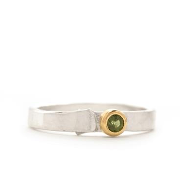 Ring in silver with green tourmalin in yellow gold