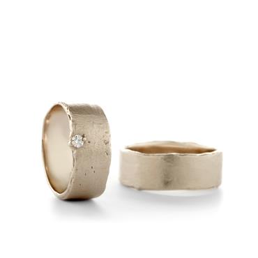 Modern white golden wedding rings