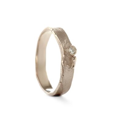 Ruwe wit gouden ring met diamant