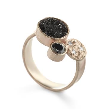 Ring with black amethyst