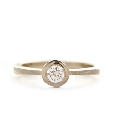 Engagementring with diamond and round setting - Wim Meeussen Antwerp