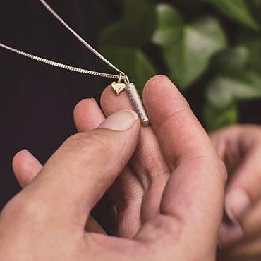 Mourning pendants